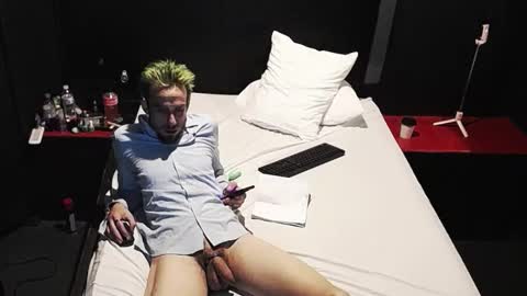 Possum online show from November 26, 7:16 am