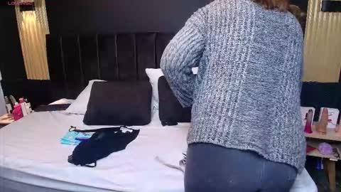Snapshot of sexyrachel_ chatting on October 1, 12:04 pm R A C H E L online show from October 1, 12:04 pm
