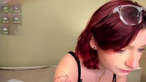 Snapshot of sexyslimlady chatting on October 10, 4:35 pm Lilly online show from October 10, 4:35 pm