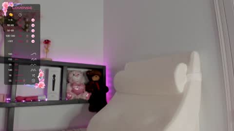 Estee online show from December 13, 8:04 pm