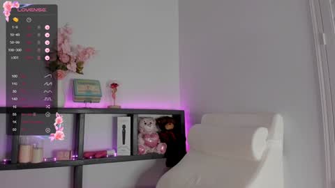 Snapshot of sexytemptation6969 chatting on October 21, 12:38 am Estee online show from October 21, 12:38 am