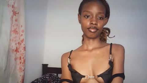 sexyzuriel online show from February 18, 4:56 am