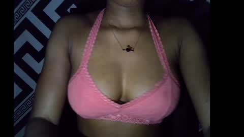 Snapshot of sezy_petite chatting on October 16, 10:30 pm Wealth online show from October 16, 10:30 pm