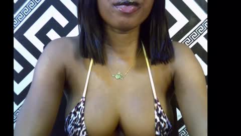 Snapshot of sezy_petite chatting on October 9, 9:37 am Wealth online show from October 9, 9:37 am