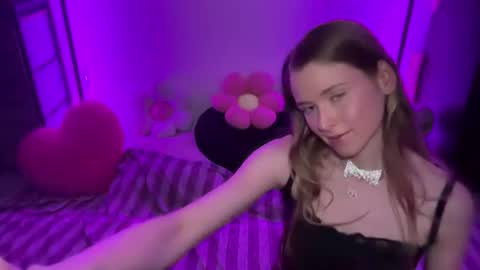shadebabe online show from June 18, 9:14 am