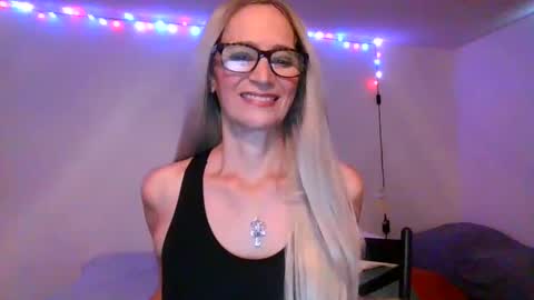 Snapshot of shamanwoman chatting on September 18, 4:55 pm Shaman Woman online show from September 18, 4:55 pm
