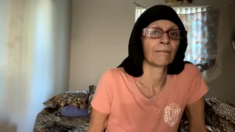 Snapshot of shamanwoman chatting on December 1, 4:32 pm Shaman Woman online show from December 1, 4:32 pm