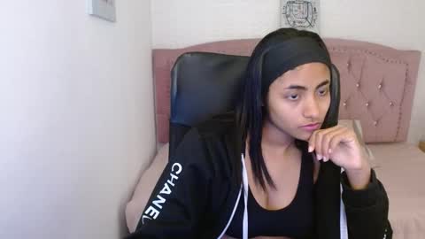 Snapshot of shaneelle chatting on March 7, 3:08 am shanelle online show from March 7, 3:08 am