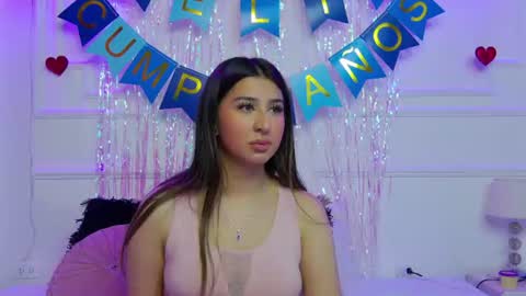 ShannonBannks online show from June 18, 5:40 pm