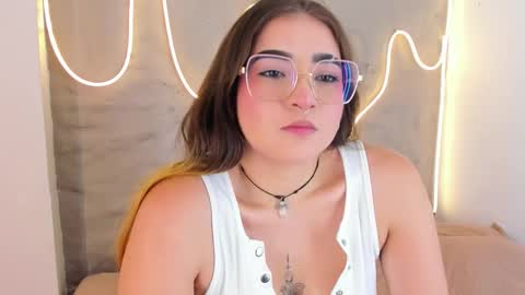 Shanntal  online show from February 26, 7:50 pm