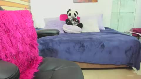 Snapshot of shantall_8 chatting on October 3, 1:30 pm karol online show from October 3, 1:30 pm