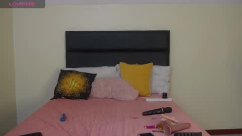 shanty_hugs online show from February 17, 3:15 am