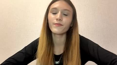 Kira online show from April 16, 7:03 pm