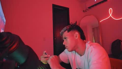 shark_boy21 online show from January 18, 12:52 am