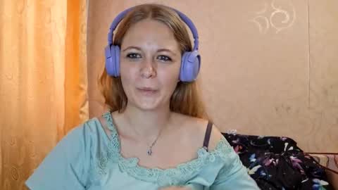 Snapshot of sharlalaskin chatting on October 10, 9:59 am Annie online show from October 10, 9:59 am