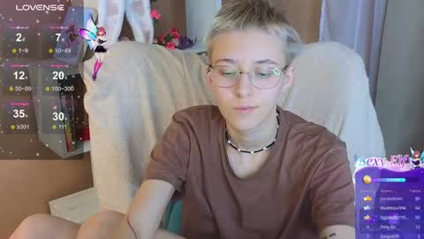 Snapshot of sharli_rose chatting on February 23, 6:23 pm Sharli online show from February 23, 6:23 pm