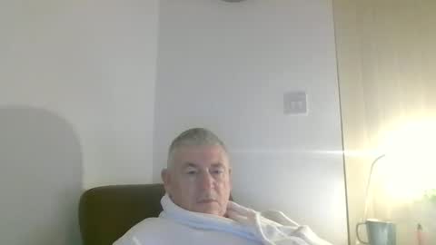 Snapshot of she52 chatting on December 6, 7:39 pm she52 online show from December 6, 7:39 pm