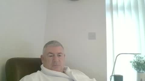 Snapshot of she52 chatting on December 7, 8:49 am she52 online show from December 7, 8:49 am