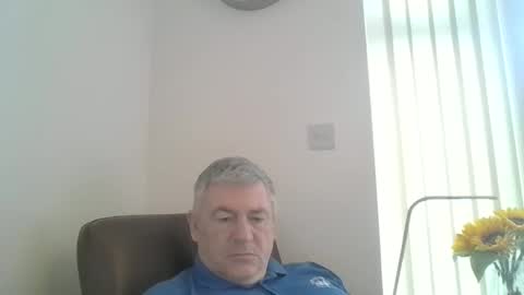 Snapshot of she52 chatting on January 15, 9:02 am she52 online show from January 15, 9:02 am