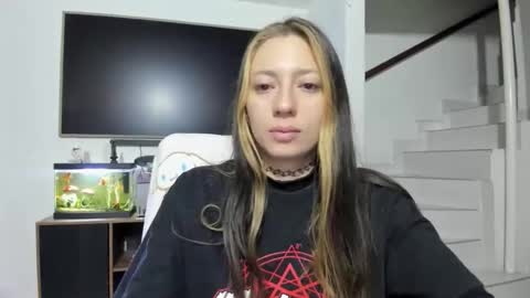 Snapshot of sheandhex chatting on September 16, 11:01 am katrin and Aaron online show from September 16, 11:01 am