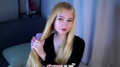 Lina online show from March 29, 2:08 pm