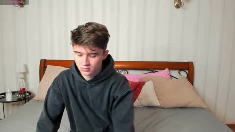 Max online show from September 27, 7:33 pm