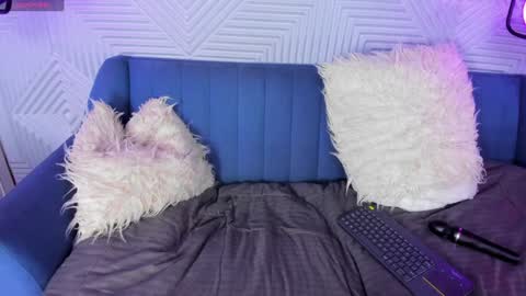 mia online show from February 7, 2:15 pm