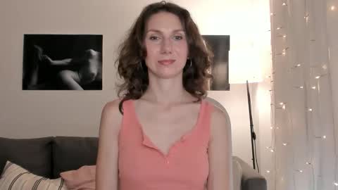 shesleepsnaked online show from June 1, 6:20 pm
