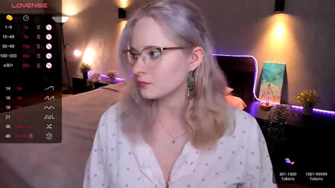Snapshot of sheslinki chatting on February 12, 9:10 am Hello guys my name is Aemilia online show from February 12, 9:10 am