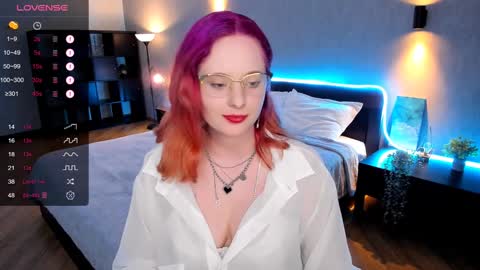 Snapshot of sheslinki chatting on January 14, 12:14 pm Hello guys my name is Aemilia online show from January 14, 12:14 pm