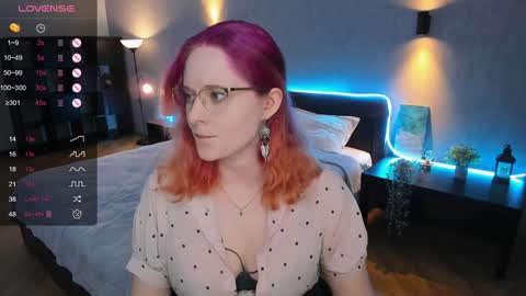 Snapshot of sheslinki chatting on January 16, 11:48 am Hello guys my name is Aemilia online show from January 16, 11:48 am
