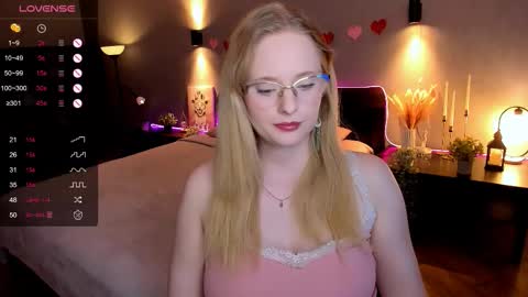 Snapshot of sheslinki chatting on October 18, 6:17 am Hello guys my name is Aemilia online show from October 18, 6:17 am