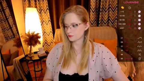 Snapshot of sheslinki chatting on October 13, 8:05 am Hello guys my name is Aemilia online show from October 13, 8:05 am