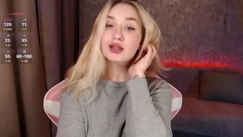 Snapshot of shine_polly chatting on November 1, 8:08 pm Polly online show from November 1, 8:08 pm