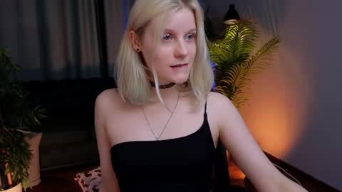 Snapshot of shinejoan chatting on September 24, 3:52 pm help me reach my first 25 thumbs up online show from September 24, 3:52 pm