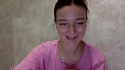 Snapshot of shining_pearl chatting on September 27, 9:23 pm Jesica online show from September 27, 9:23 pm