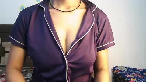 Snapshot of shiri_hot chatting on October 1, 10:14 am Siri online show from October 1, 10:14 am