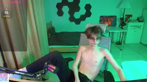 shiromy_ online show from February 13, 8:23 pm