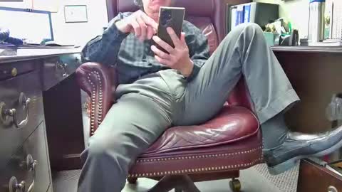 nikolas send dm for an appointment online show from February 4, 5:28 pm