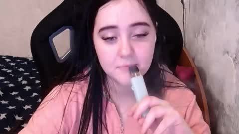 Snapshot of show_for_you chatting on December 4, 5:49 pm show_for_you online show from December 4, 5:49 pm