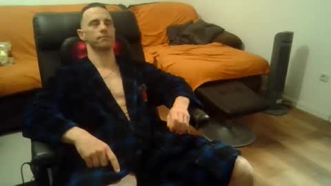 showherenow online show from March 30, 7:41 am