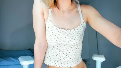 jennywoody online show from April 3, 3:02 am