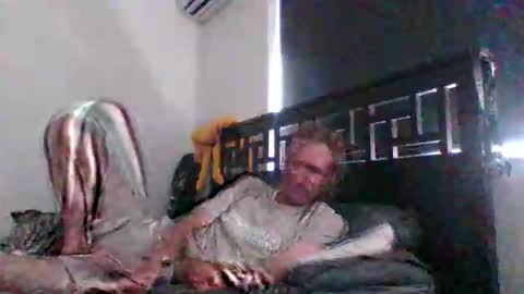 JustAbitCheeky online show from November 9, 3:32 am