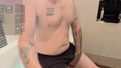 Snapshot of showoffjay46 chatting on October 17, 8:46 pm showofjay online show from October 17, 8:46 pm