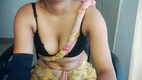 Snapshot of shreya_0 chatting on September 26, 9:06 am shreya_0 online show from September 26, 9:06 am