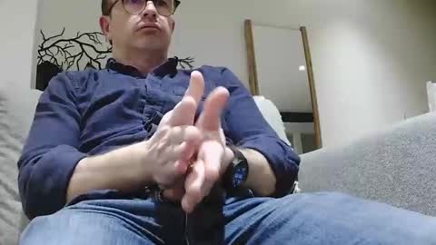 shutterbug989 online show from December 8, 2:57 am