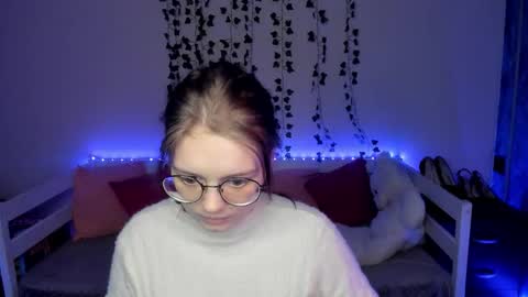 Snapshot of shy_elina01 chatting on October 18, 10:41 am shy_elina01 online show from October 18, 10:41 am