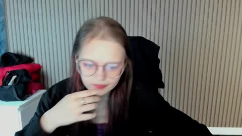 Snapshot of shy_elina01 chatting on October 7, 10:44 am shy_elina01 online show from October 7, 10:44 am