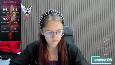 Snapshot of shy_elina01 chatting on October 5, 10:23 am shy_elina01 online show from October 5, 10:23 am