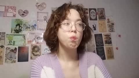 Snapshot of shy_kiss_twinkle_bloop chatting on September 22, 1:15 pm Milena online show from September 22, 1:15 pm